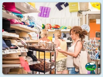 Supermercado tienda del Camping Las Dunas, Sant Pere Pescador (Girona)