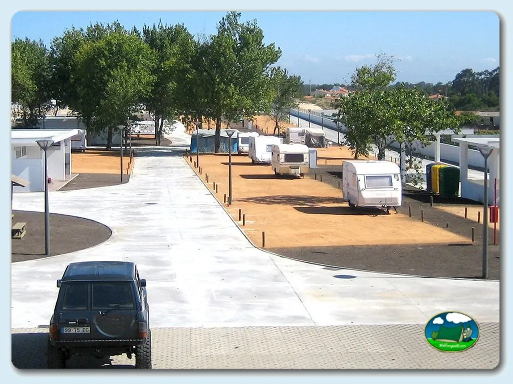 Parcelas con mobil-homes y zona de aparcamiento del Camping Praia da Torreira, Torreira (Aveiro)