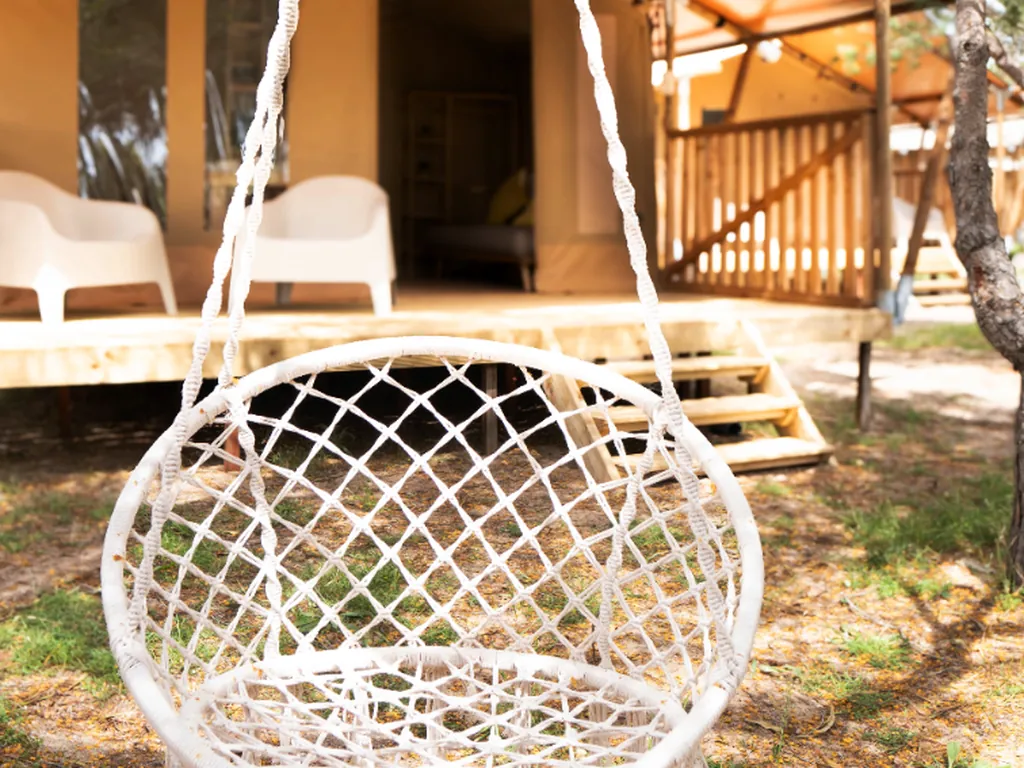 Glamping cabaña con silla colgante del Camping ORLA Ilha de Tavira Ecoglamping, Tavira (Faro)