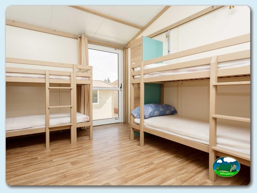 M&Oacute;DULOS ANTEQUERA en Camping La Sierrecilla, Málaga, España