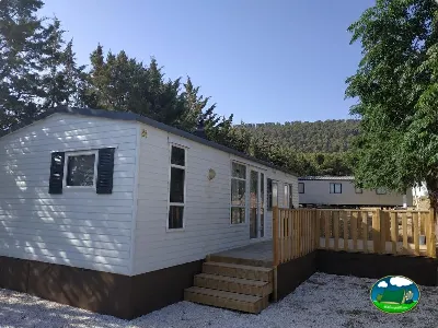 Mobil-home con terraza y vistas a la montaña del Camping La Sierrecilla, Humilladero (Málaga)
