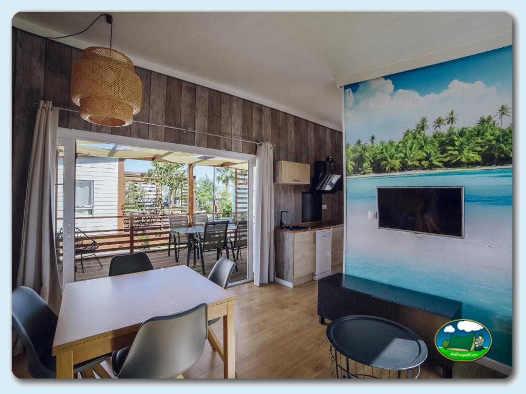 Camping Alannia Costa Blanca foto de Caba&ntilde;a Tahit&iacute; Suite