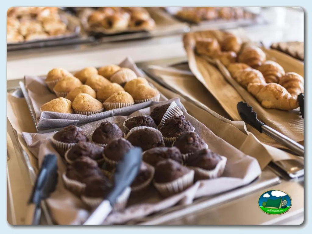 Pastelería y repostería en la panadería del recinto del Camping Alannia Costa Blanca, Crevillente (Alicante)