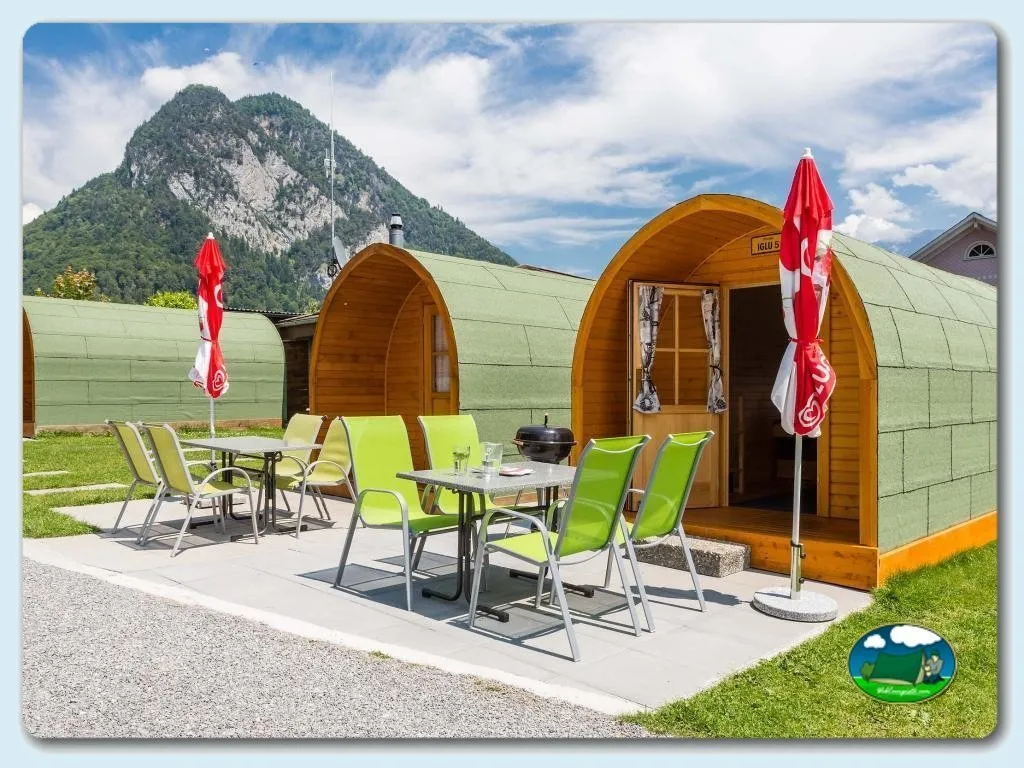 seis igl&uacute;s de madera en Camping Lazy Rancho - Family and Adventure, Suiza