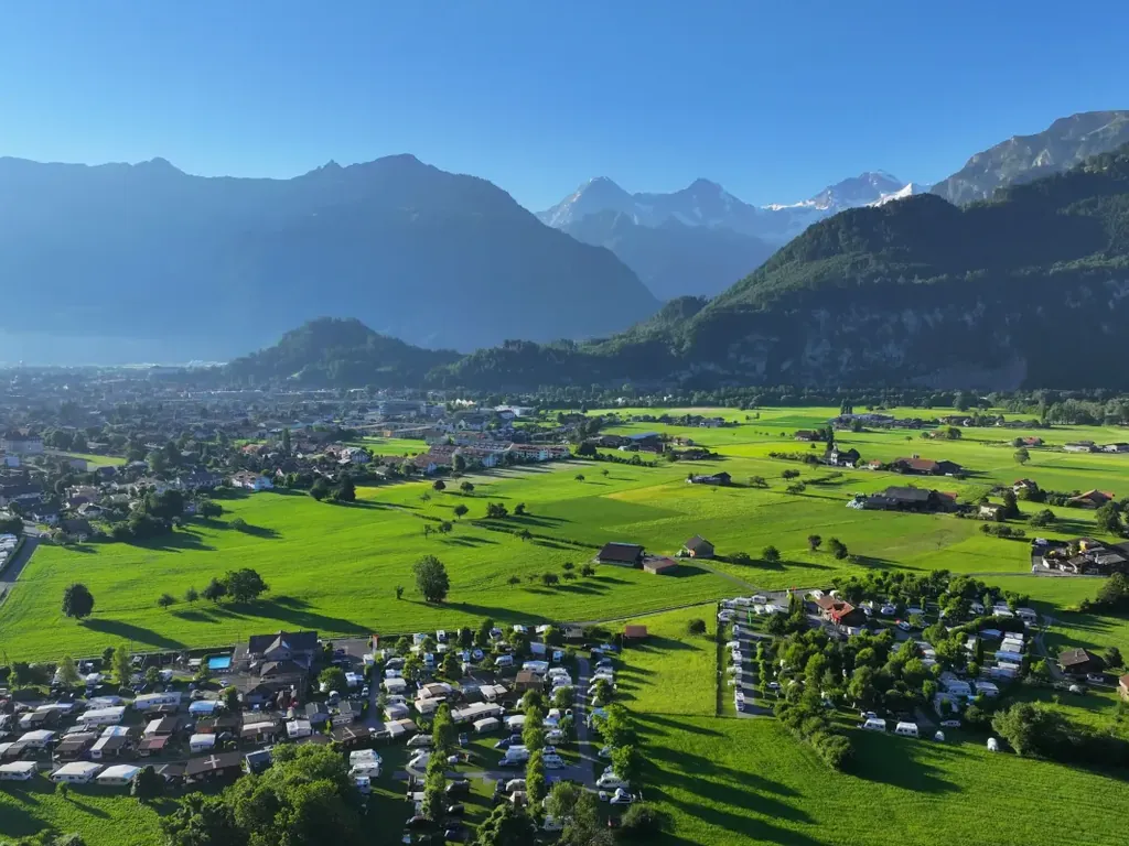 dos bungalows del tipo Gigotel Morea para alquilar en Camping Lazy Rancho, Suiza