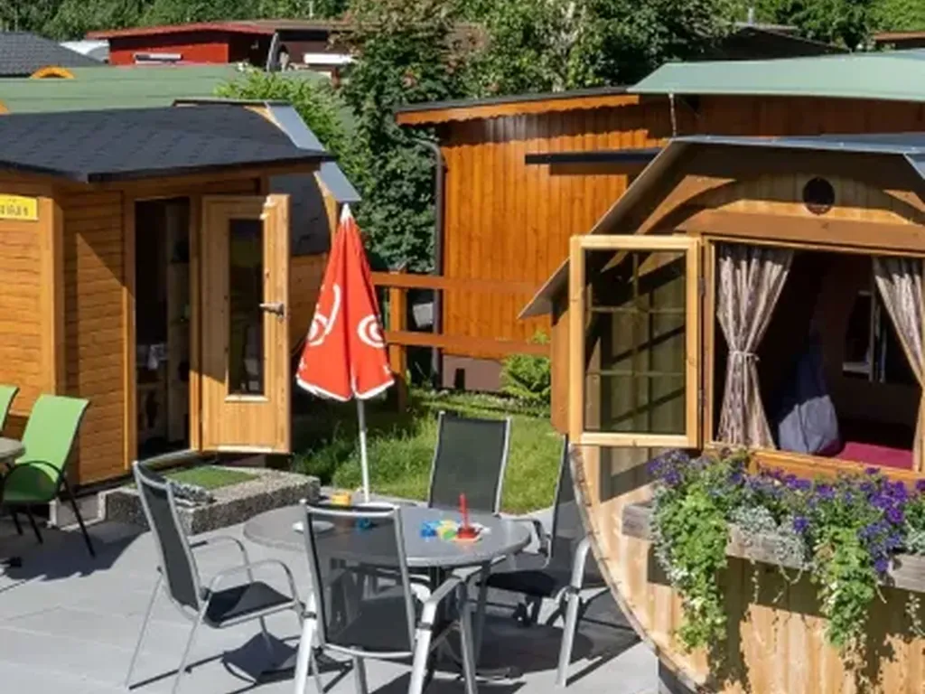 dos bungalows del tipo Gigotel Morea para alquilar en Camping Lazy Rancho, Suiza - imagen 2