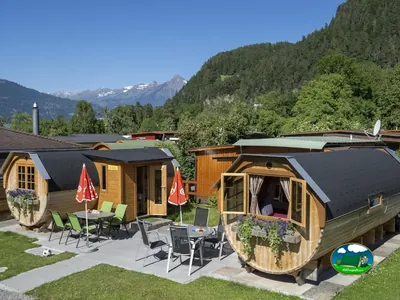 Iglús XL con terraza y vistas a las montañas de Camping Lazy Rancho, Unterseen