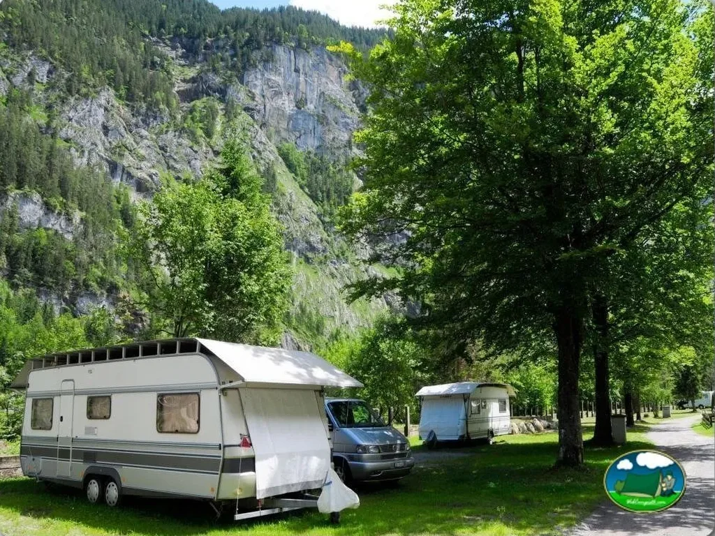 Mobil-home con vistas a la montaña del Camping Jungfrau, Lauterbrunnen