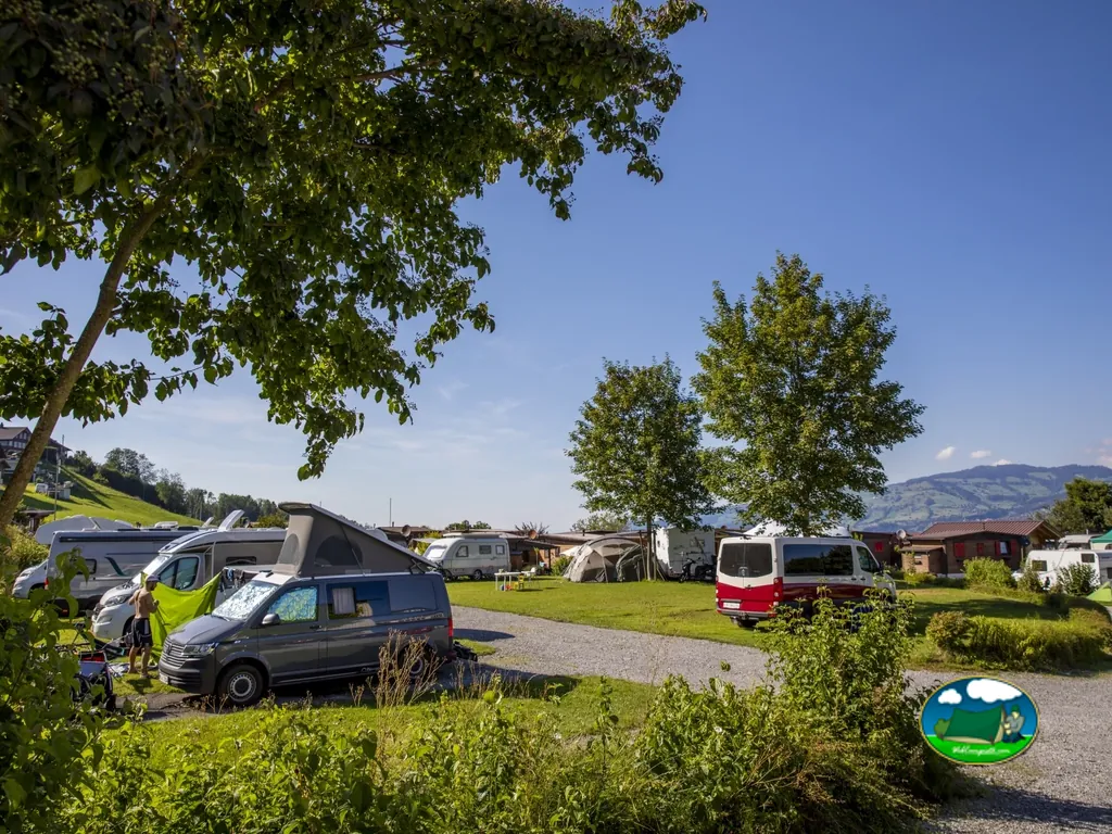 Parcela de camping con vistas a la montaña del Camping Stuhlegg, Krattigen