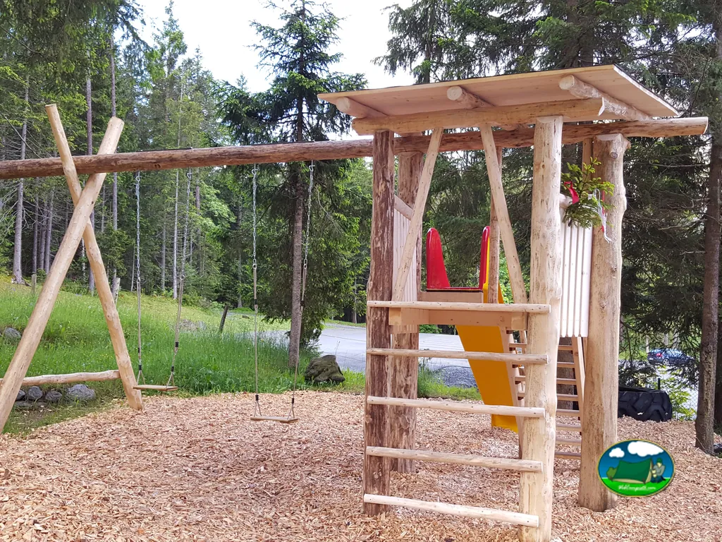 Parque infantil de madera de Camping Rendez-vous, Kandersteg