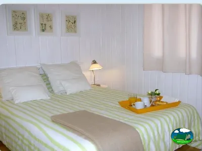 Mobil-home interior con cama y desayuno del Camping Lo Monte, Pilar de la Horadada (Alicante)