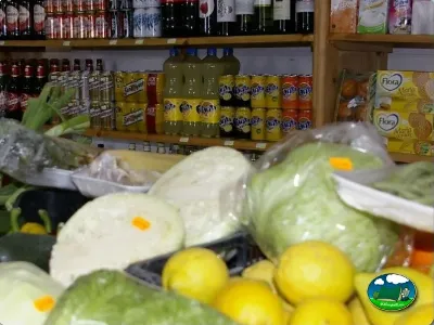 Supermercado con frutas y bebidas del Camping Lo Monte, Pilar de la Horadada (Alicante)