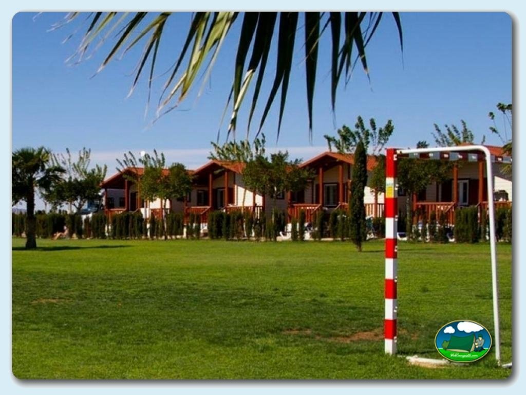 Zona deportiva en Camping Lo Monte, Alicante, España