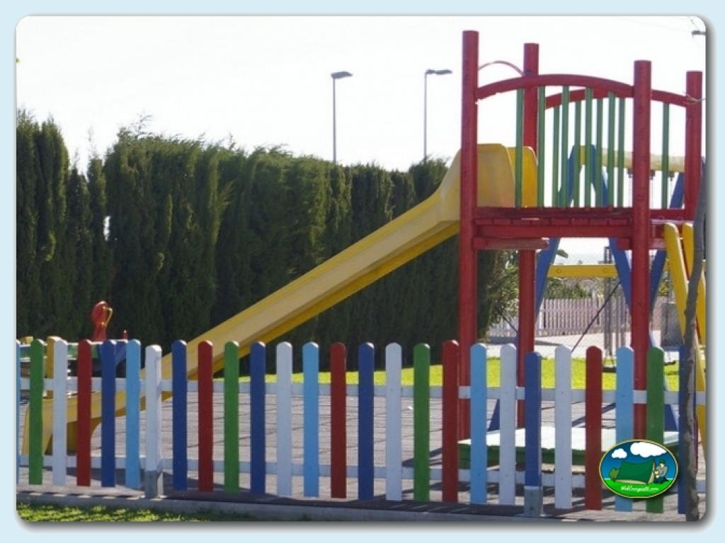Parque infantil en Camping Lo Monte, Alicante, España