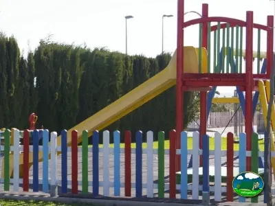 Parque infantil con tobogán y zona de juegos del Camping Lo Monte, Pilar de la Horadada (Alicante)