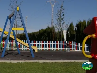 Parque infantil con toboganes y columpios del Camping Lo Monte, Pilar de la Horadada (Alicante)