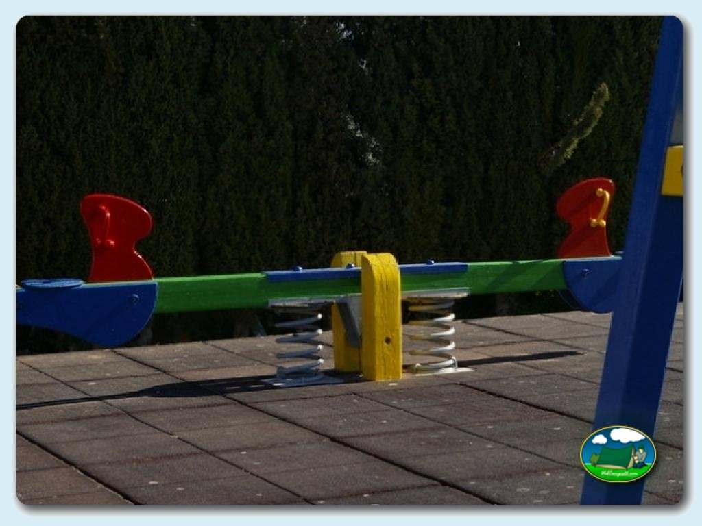 Parque infantil en Camping Lo Monte, Alicante, España