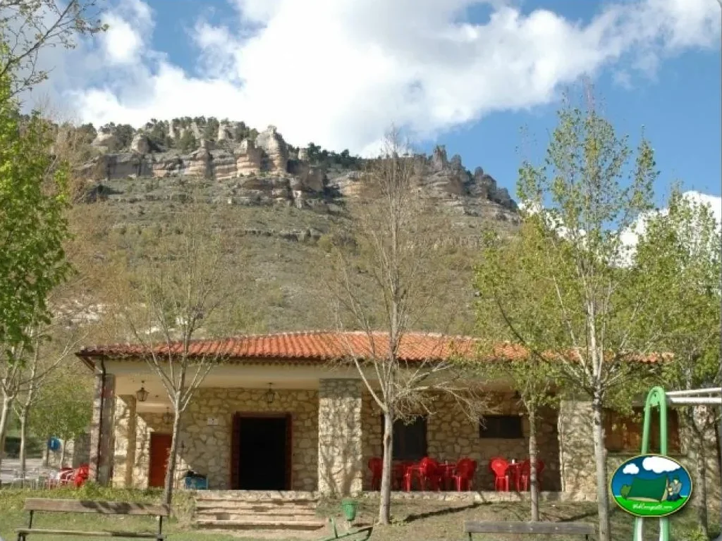 Terraza del restaurante con vistas de Camping La Serradora