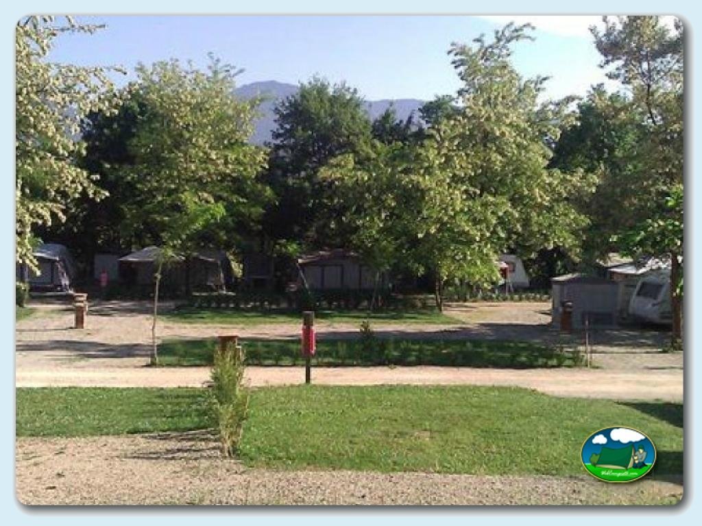 Camping Besalú foto de Parcelas