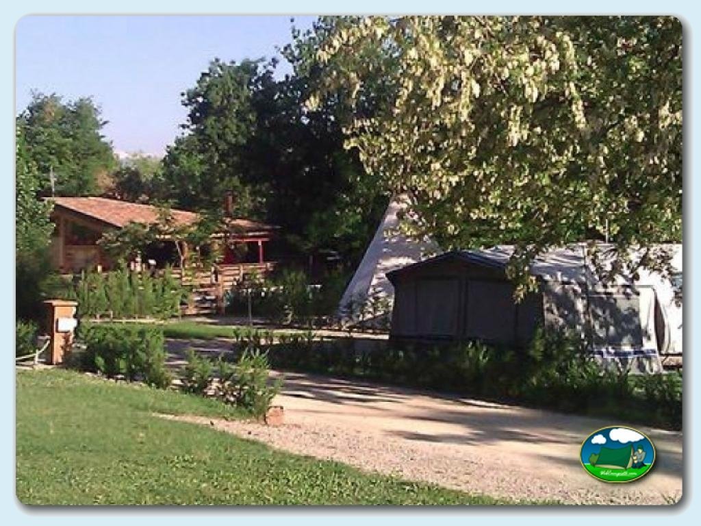 Camping Besalú foto de Parcelas