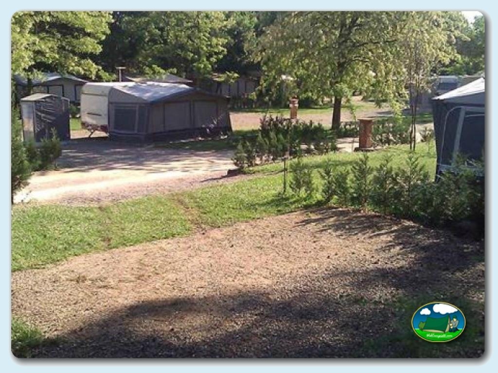 Camping Besalú foto de Parcelas