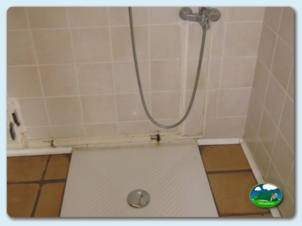 Camping Besalú foto de Servicios