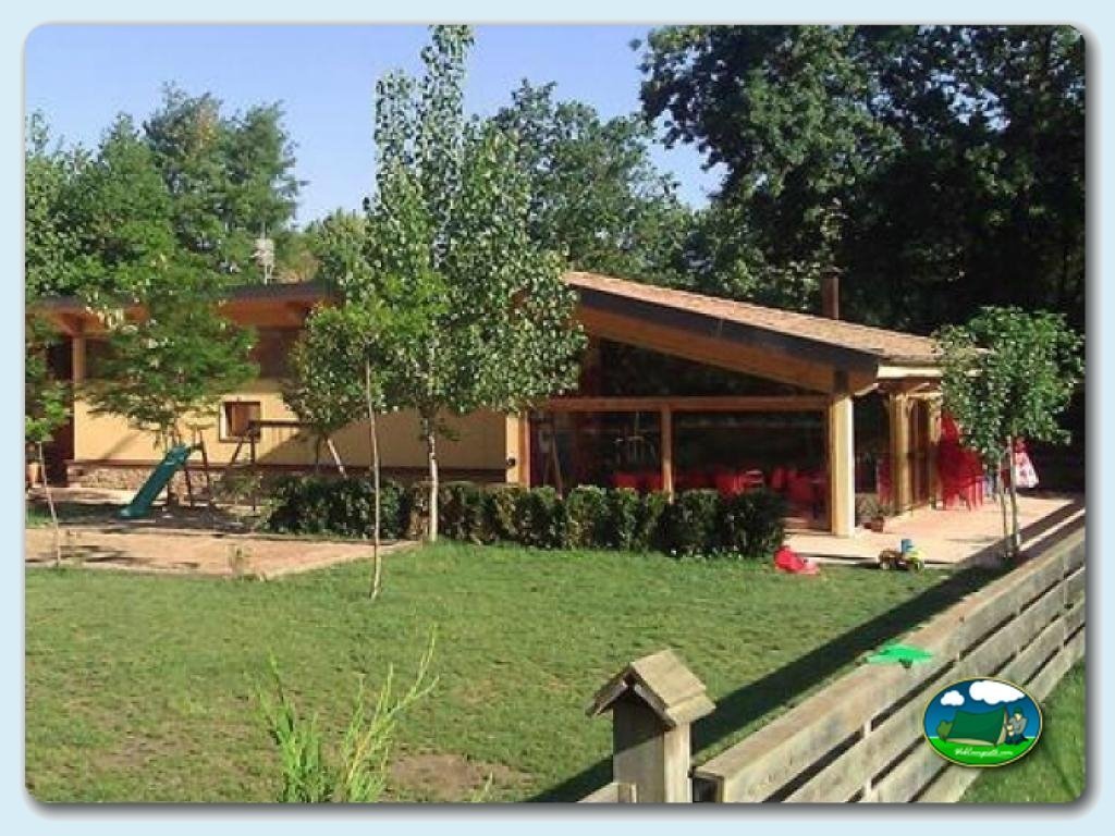 Camping Besalú foto de Restaurante y Terraza