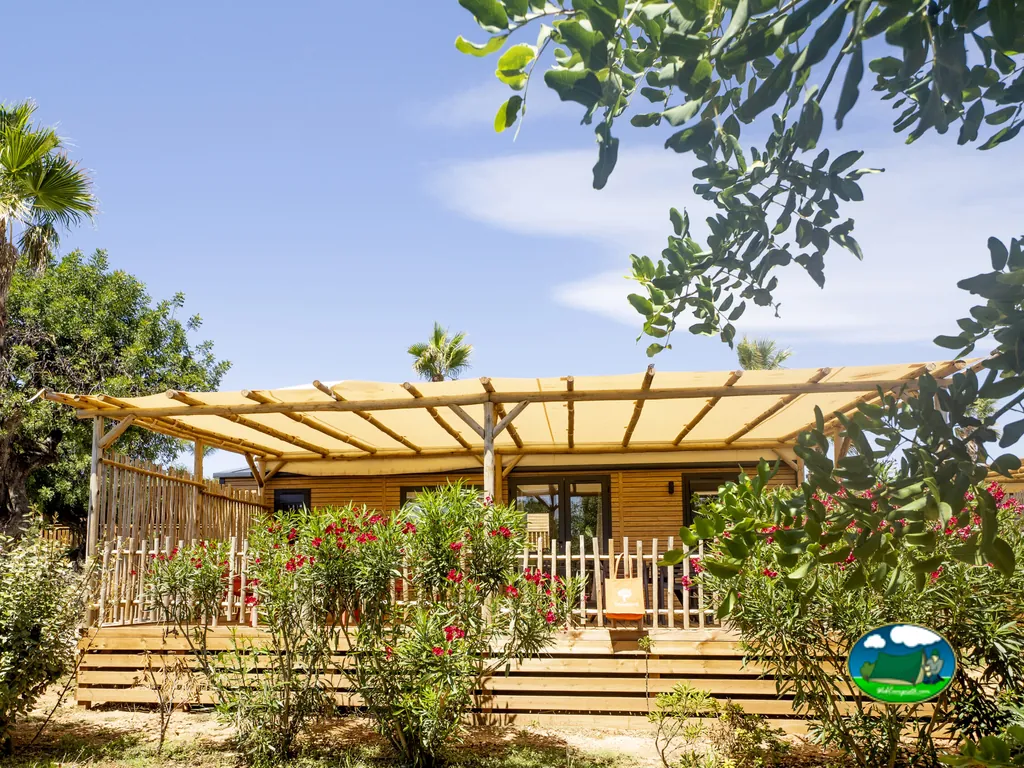 Mobil-home con terraza cubierta y jardín del Camping L´Orangeraie, Cálig (Castellón)