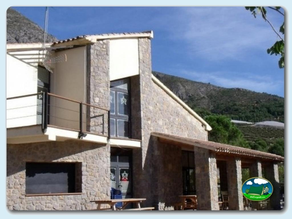 Camping Fonts de L'Algar foto de Terraza