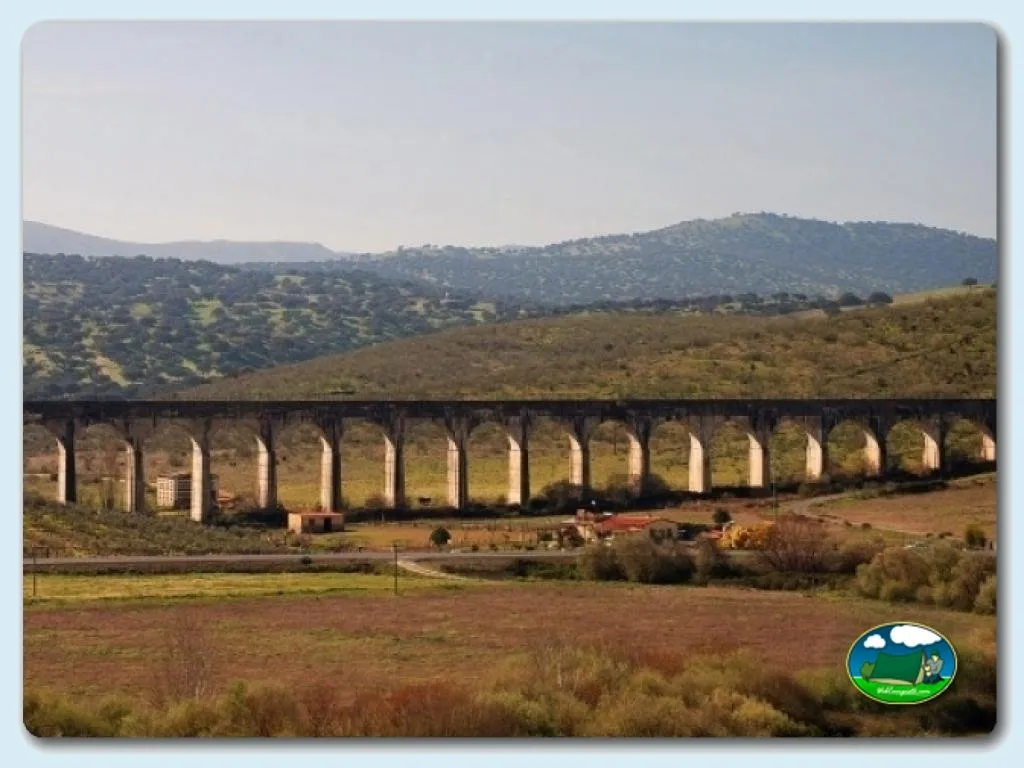 Viaducto en entorno de sierra del Camping Las Catalinas, 10.693 Riolobos. (Cáceres)