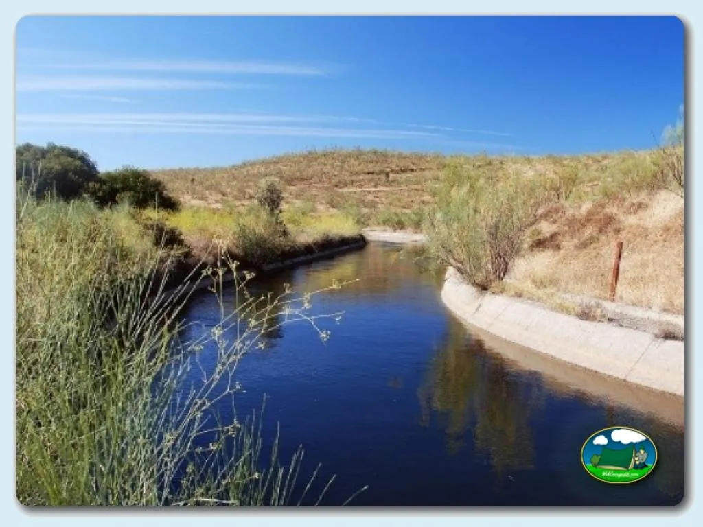 Parcela junto al río con vistas a la sierra del Camping Las Catalinas, 10.693 Riolobos. (Cáceres)