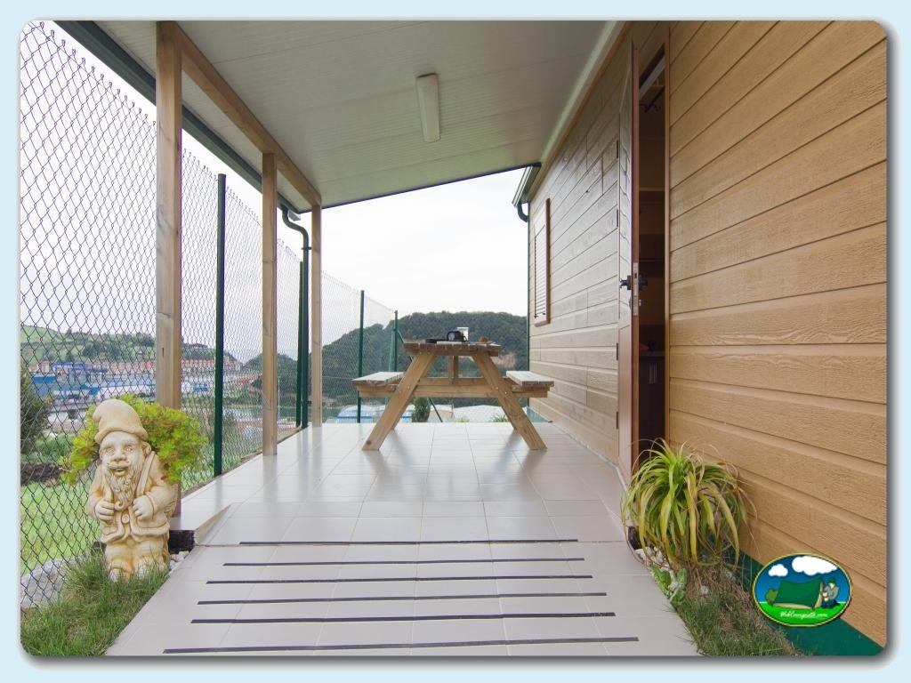 Bungalow Basusta en Camping Zumaia, Gipuzkoa, España