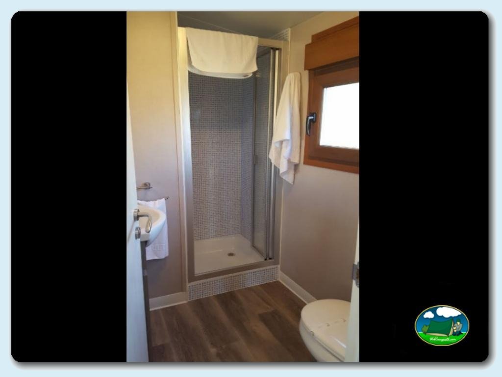 Bungalow getaria en Camping Zumaia, Gipuzkoa, España