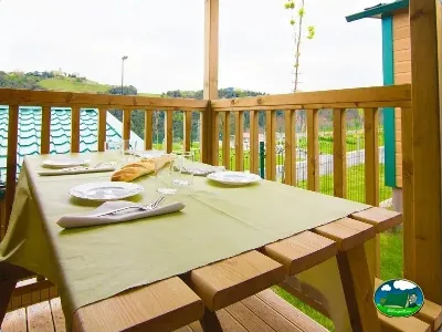 Glamping con terraza y vistas a la montaña del Camping Zumaia, Zumaia (Gipuzkoa)