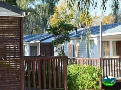 Mobil-home con terraza y vistas al entorno arbolado del Camping Valencia El Saler, El Saler (Valencia)