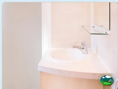 Aseos con lavabo del Camping Valencia El Saler, El Saler (Valencia)