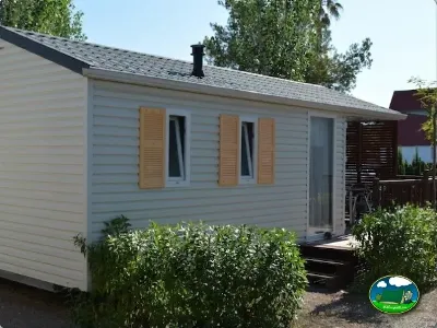 Mobil-home con terraza y persianas del Camping Valencia El Saler, El Saler (Valencia)