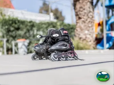 Parque infantil con patines en línea del Camping Valencia El Saler, El Saler (Valencia)