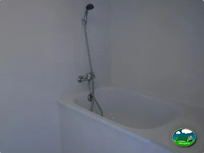 Bañera con ducha del Camping Valencia El Saler, El Saler (Valencia)