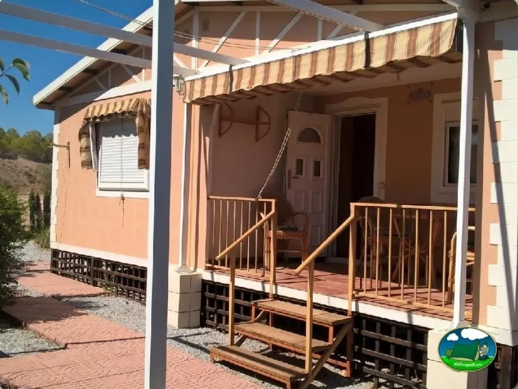 Mobil-home con terraza y pérgola del Camping Rural La Cabañuela, Freila (Granada)