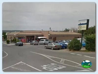 Recepción y aparcamiento del Camping Bardenas, Villafranca (Navarra)