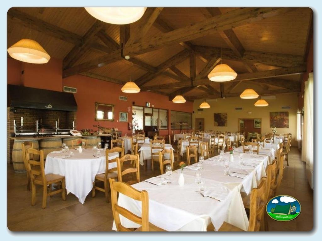 Restaurante y Terraza en Camping Bardenas, España