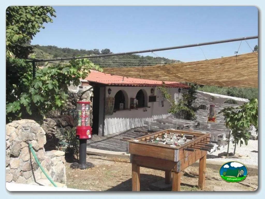 Zona de ocio con futbolín y zona común en montaña del Camping Beira Marvao Alentejo, Beira (Faro)