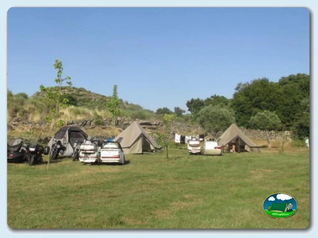 Tienda de acampada con parcelas en entorno de sierra del Camping Beira Marvao Alentejo, Beira (Faro)