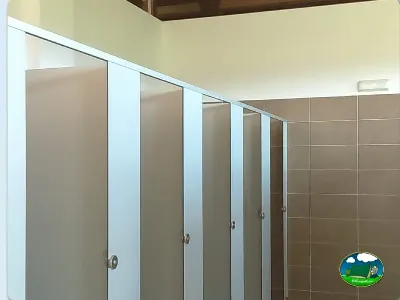 Aseos del Camping Rinlo, Rinlo (Lugo)