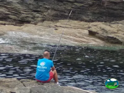 Río pesca desde roca del Camping Rinlo, Rinlo (Lugo)
