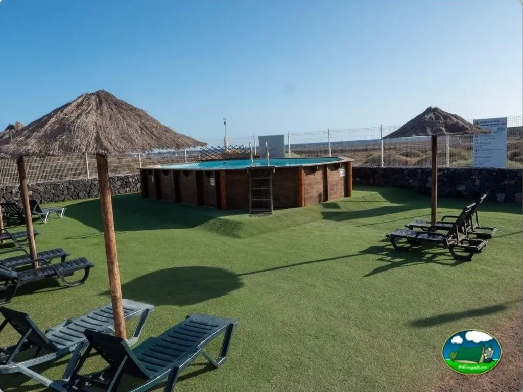 Glamping con piscina y vistas a la montaña del Camping Montaña Roja, La Tejita (Tenerife)