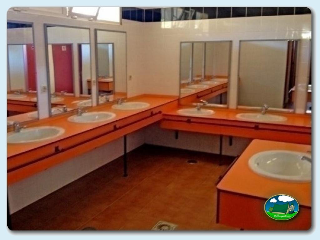 Camping  Monfrague foto de Servicios y duchas
