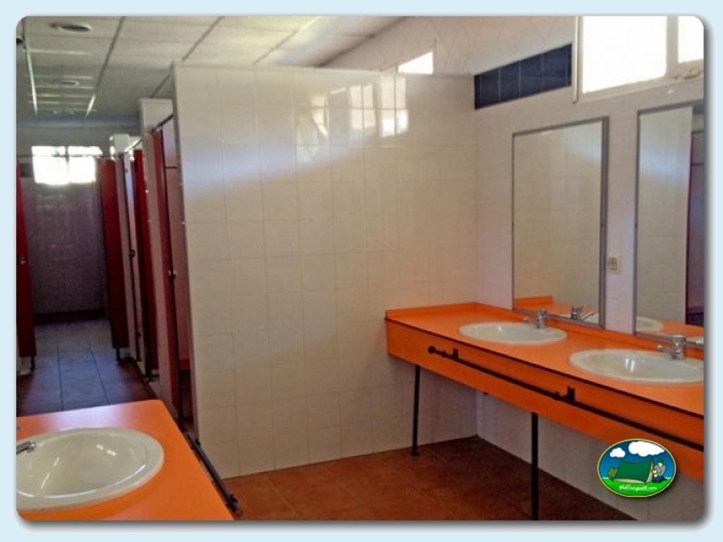 Camping  Monfrague foto de Servicios y duchas