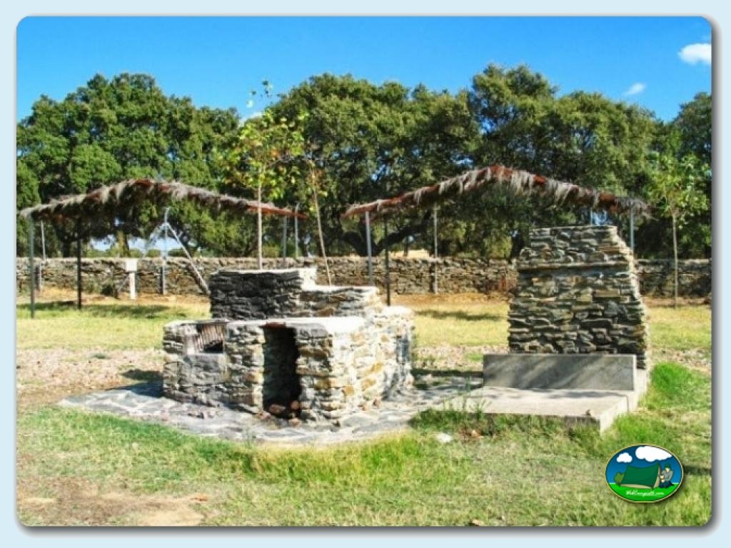 Camping  Monfrague foto de Barbacoas